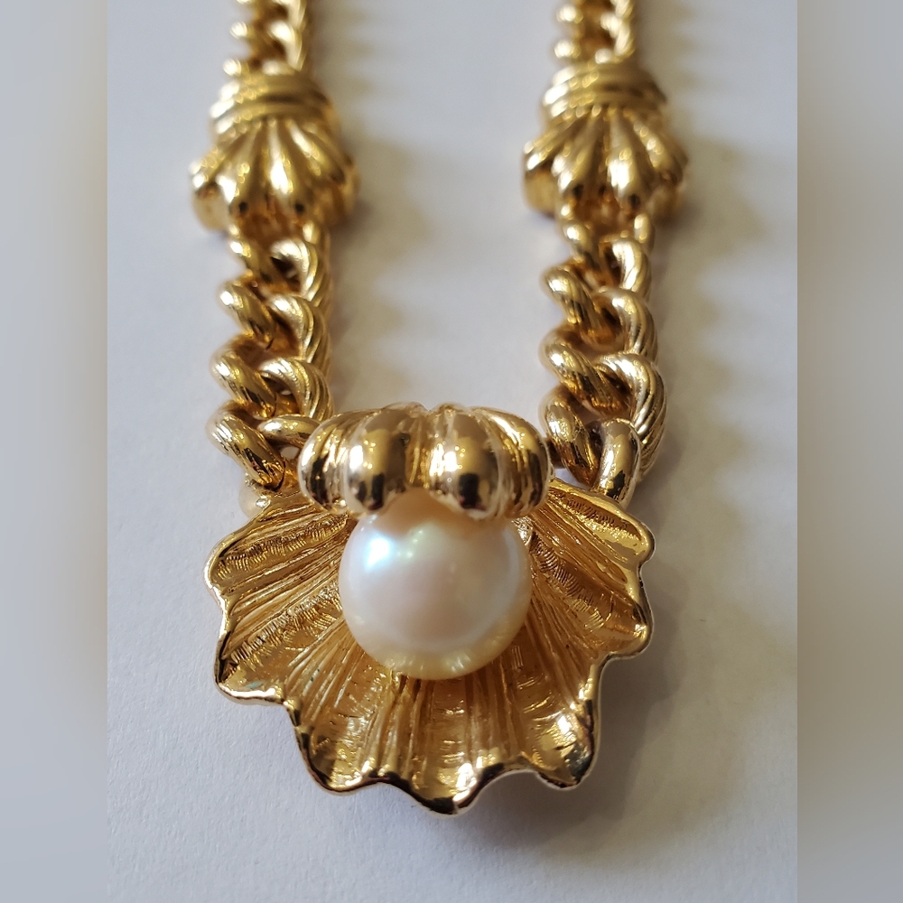 Sculptured Oyster Pearl Clamshell Gold Plated Necklace